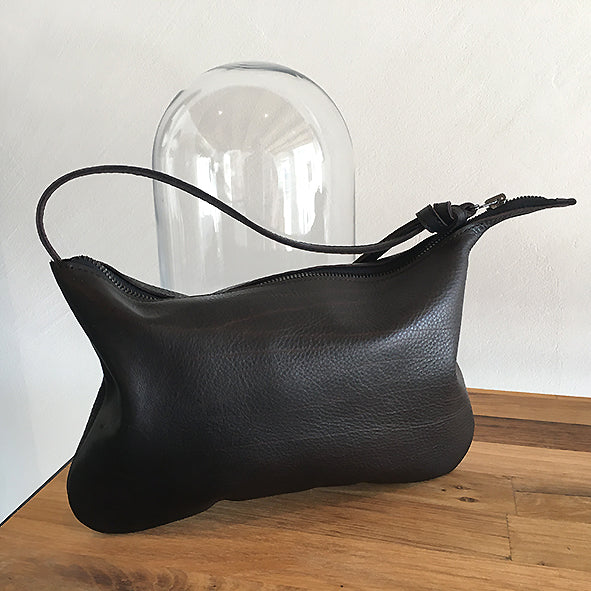 Pochette en cuir noire grainée