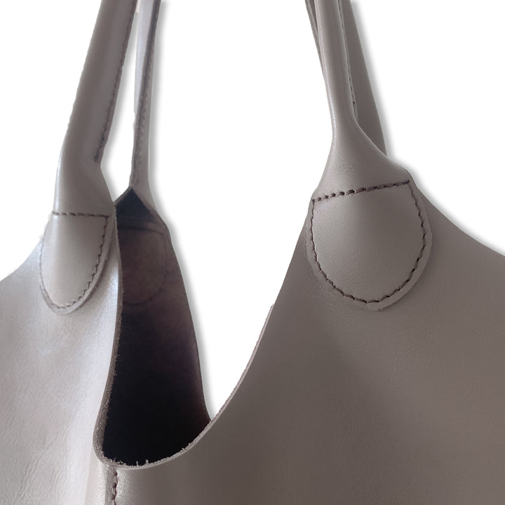 Tote-bag en cuir, couleur taupe