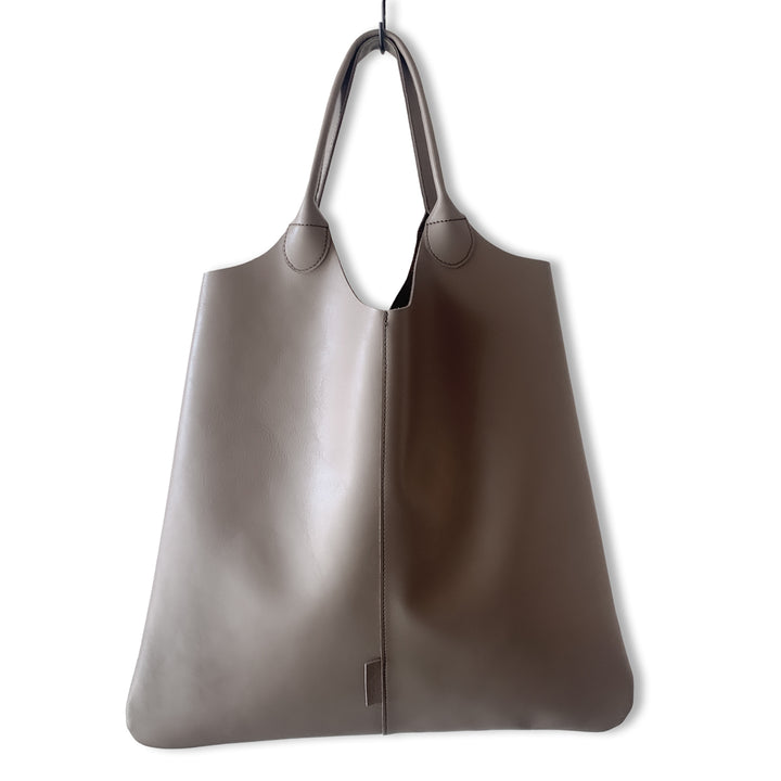 Tote-bag en cuir, couleur taupe